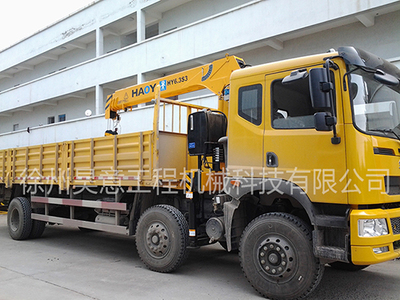 6吨3节臂直臂随车起重机 底盘配置多样化选择与知名生产厂家解析